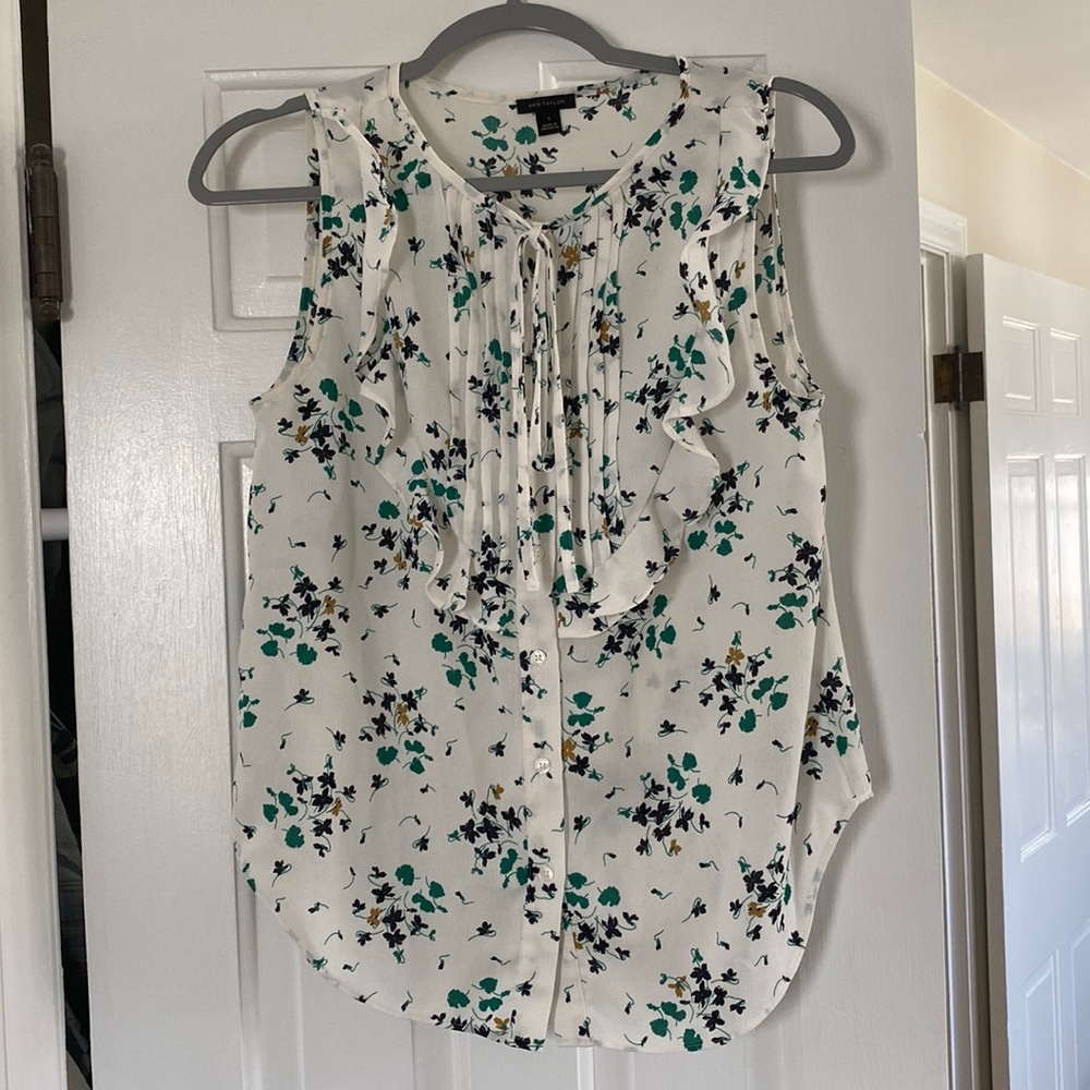 Ann Taylor sleeveless blouse size S